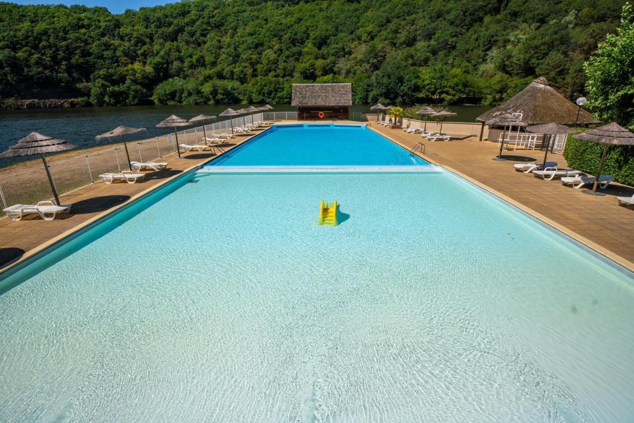 Camping Le château du gibanel Saint-Martial-Entraygues Ngoại thất bức ảnh