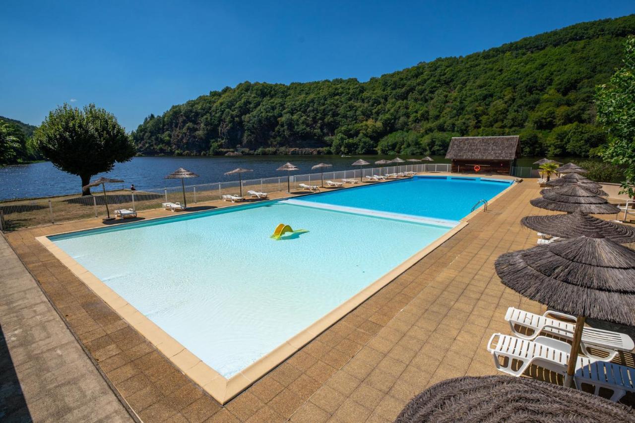 Camping Le château du gibanel Saint-Martial-Entraygues Ngoại thất bức ảnh