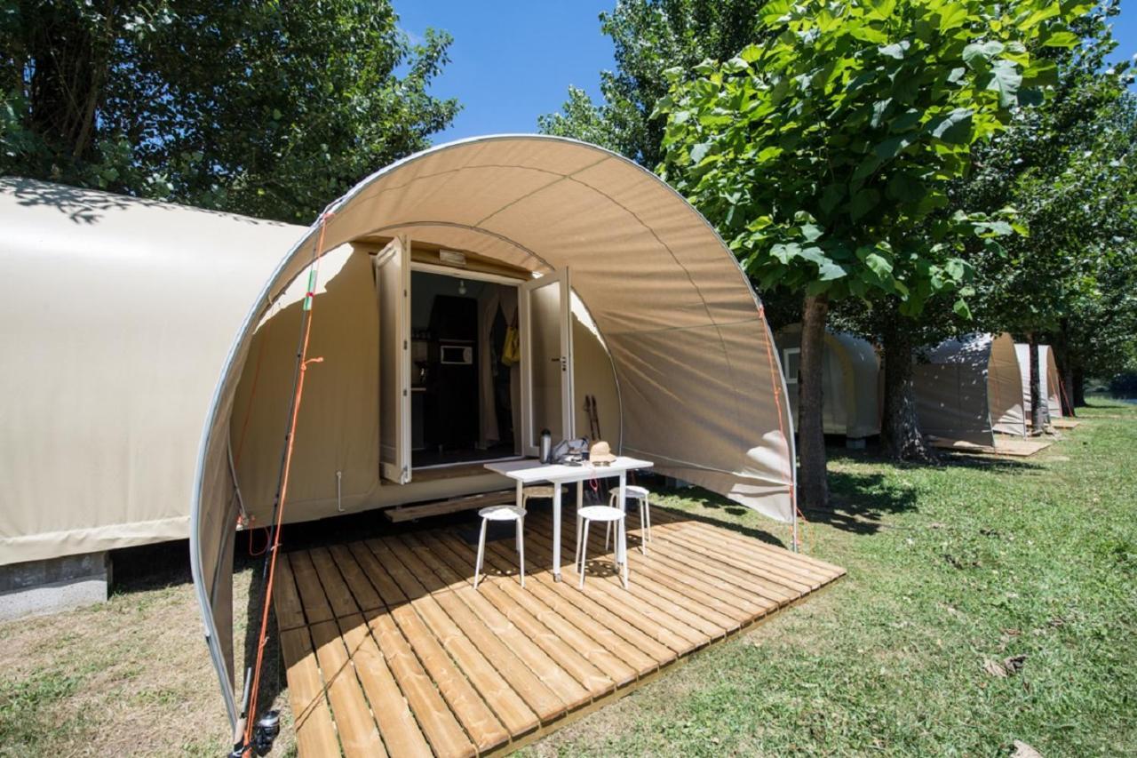 Camping Le château du gibanel Saint-Martial-Entraygues Ngoại thất bức ảnh