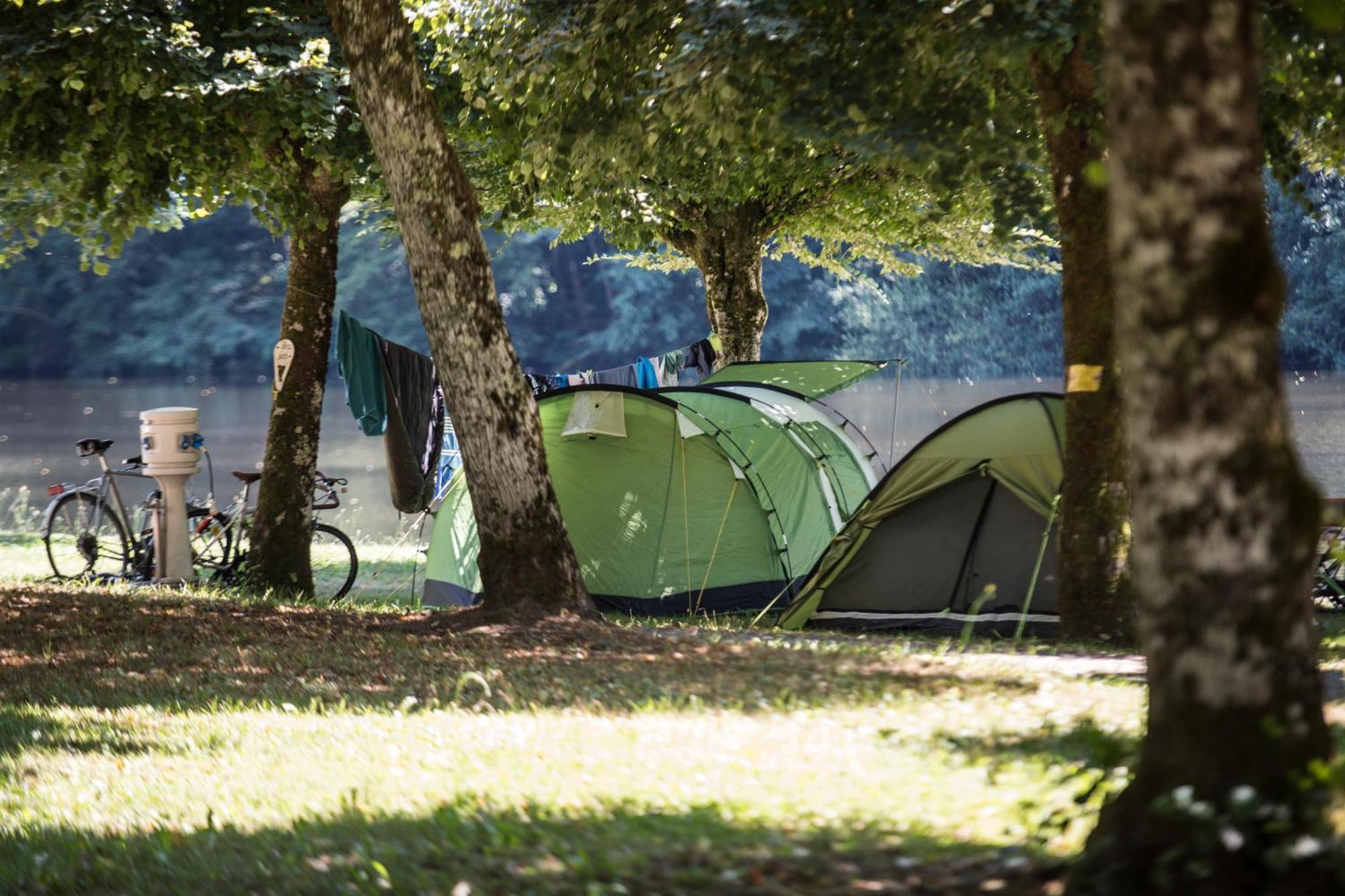 Camping Le château du gibanel Saint-Martial-Entraygues Ngoại thất bức ảnh