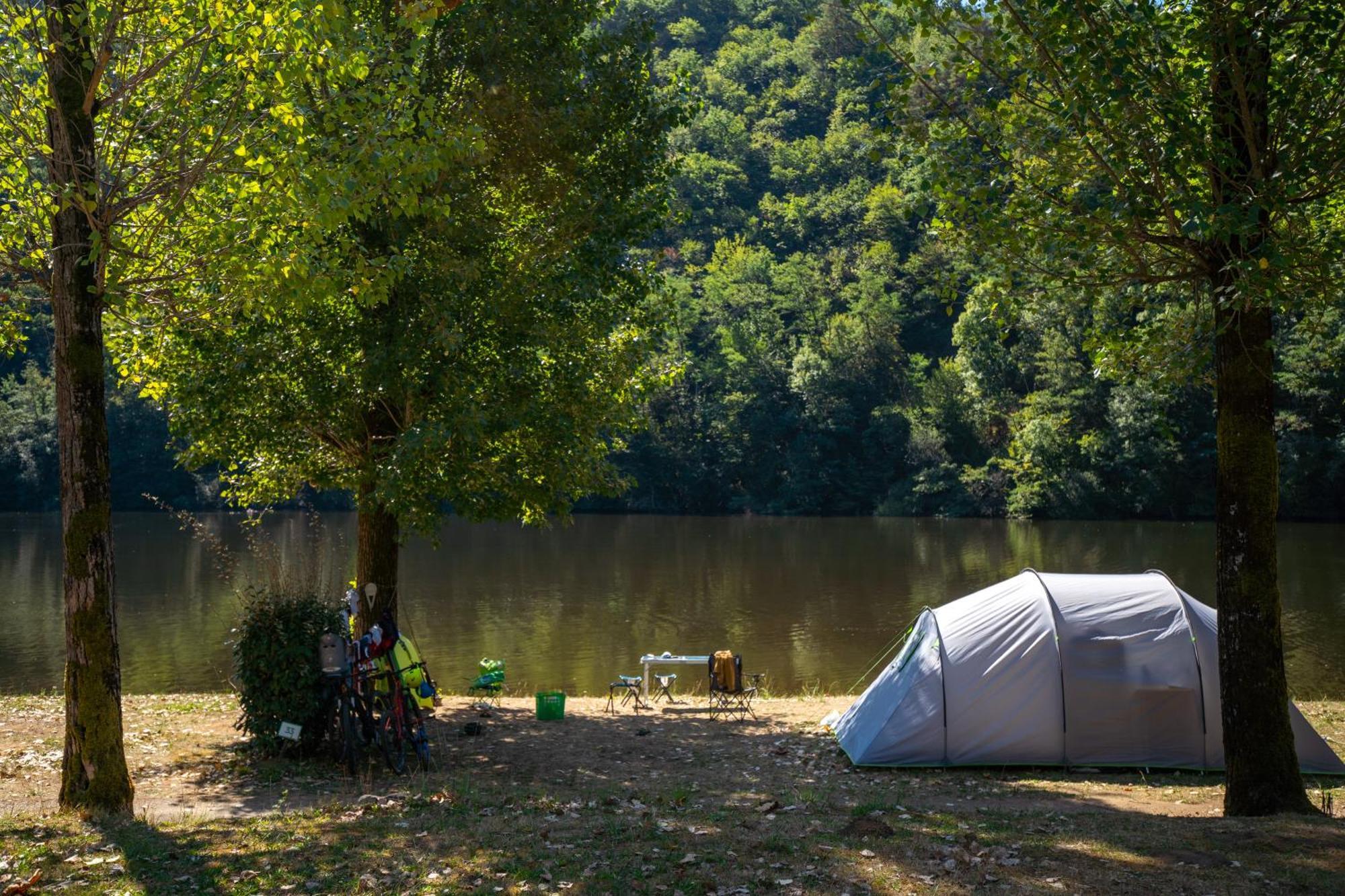Camping Le château du gibanel Saint-Martial-Entraygues Ngoại thất bức ảnh