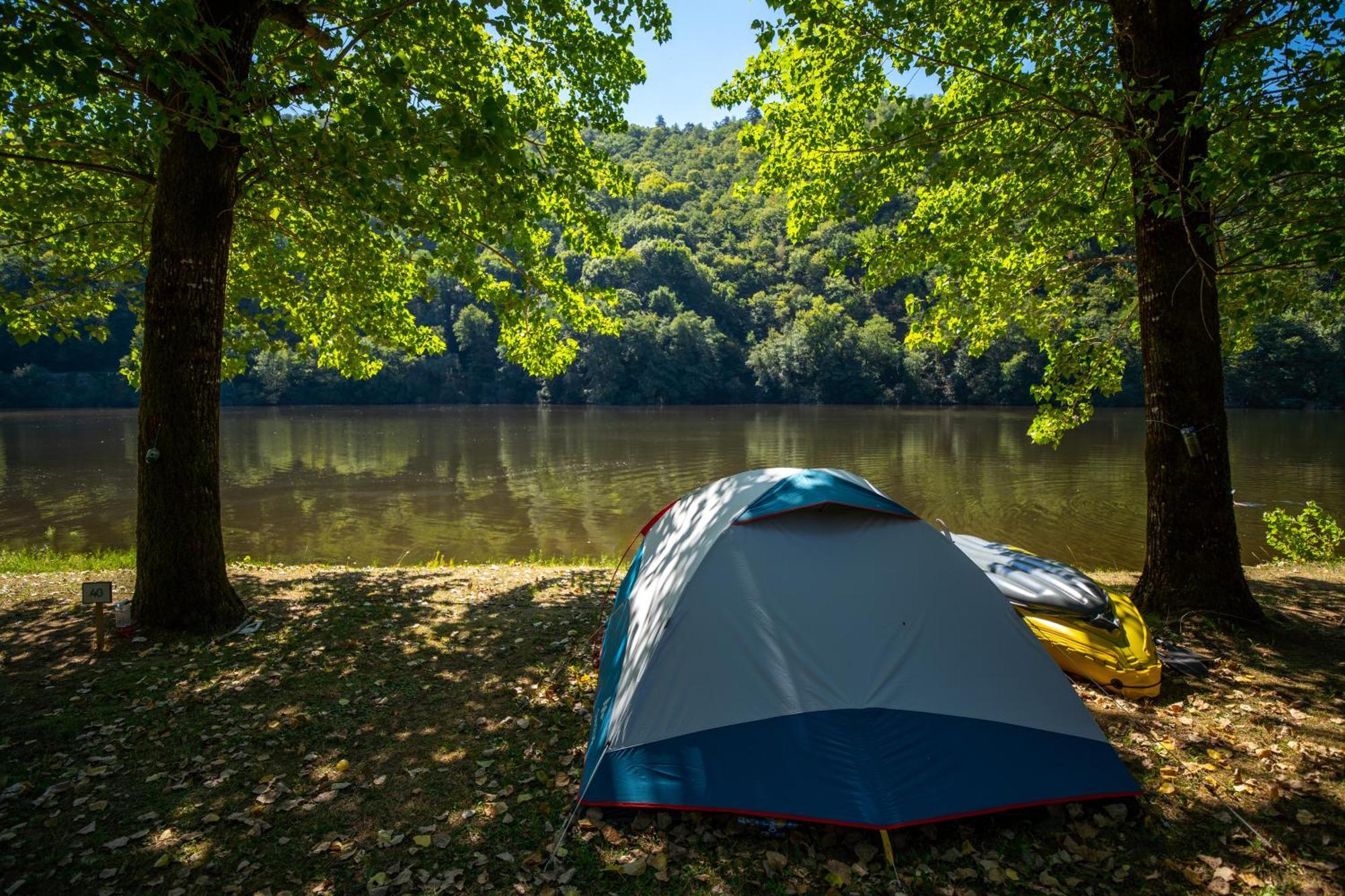 Camping Le château du gibanel Saint-Martial-Entraygues Ngoại thất bức ảnh